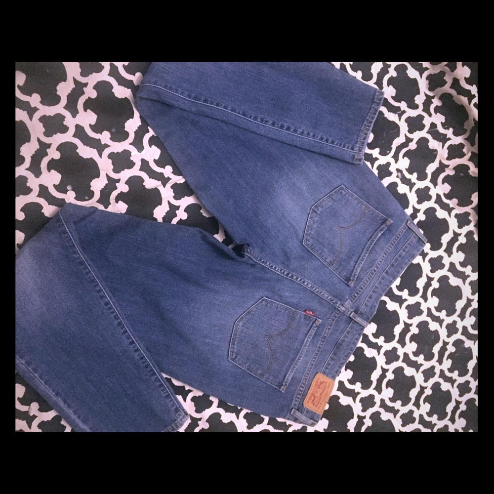 EUC Levi’s skinny jeans